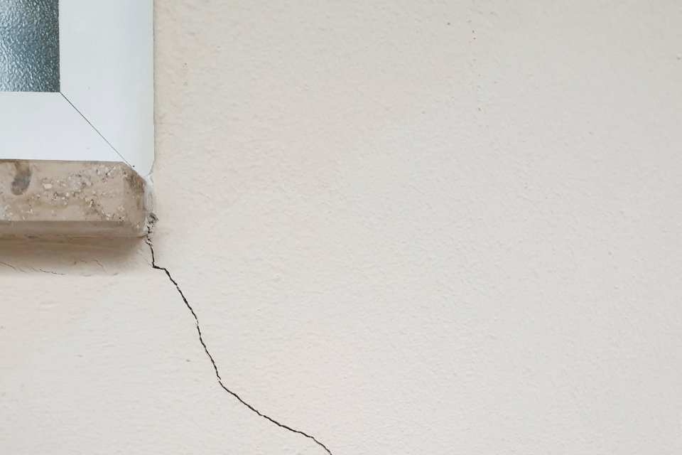 Risse im Mauerwerk