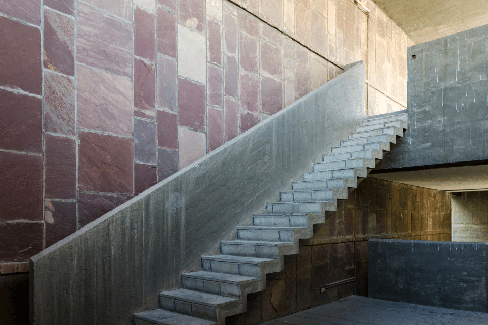 Sichtbeton behandeln und retuschieren