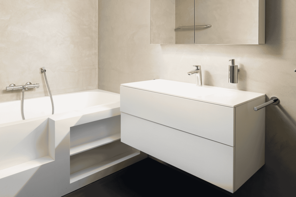 Badezimmer ohne Fliesen renovieren